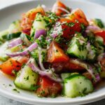 Tomaten Gurken Salat: Das frische Sommerrezept!