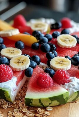 Wassermelonenpizza mit cremigem Joghurt und Früchten